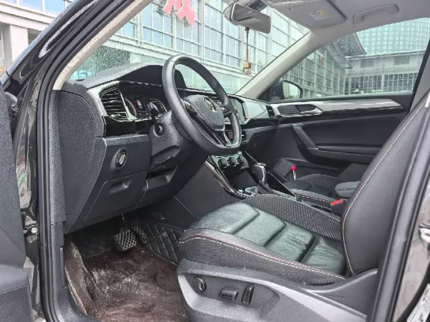 2019 Jeep Cherokee 2.0T 234HP L4 9AT,autocango,china used car exporter,china ev exporter,chinese used car exporter,chinese used ev exporter