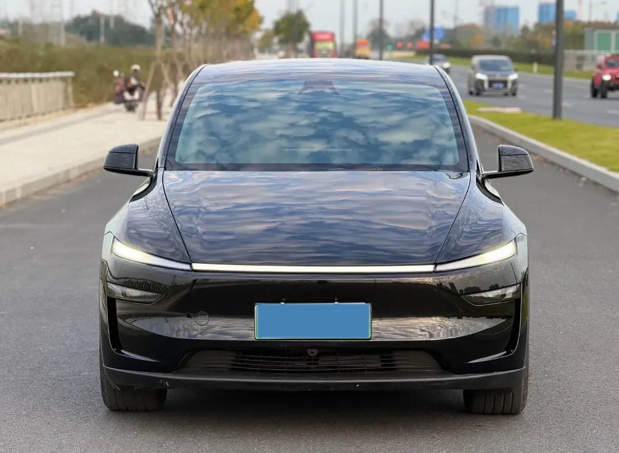 2025 Tesla Model Y BEV 78.4KWH,autocango,china used car exporter,china ev exporter,chinese used car exporter,chinese used ev exporter