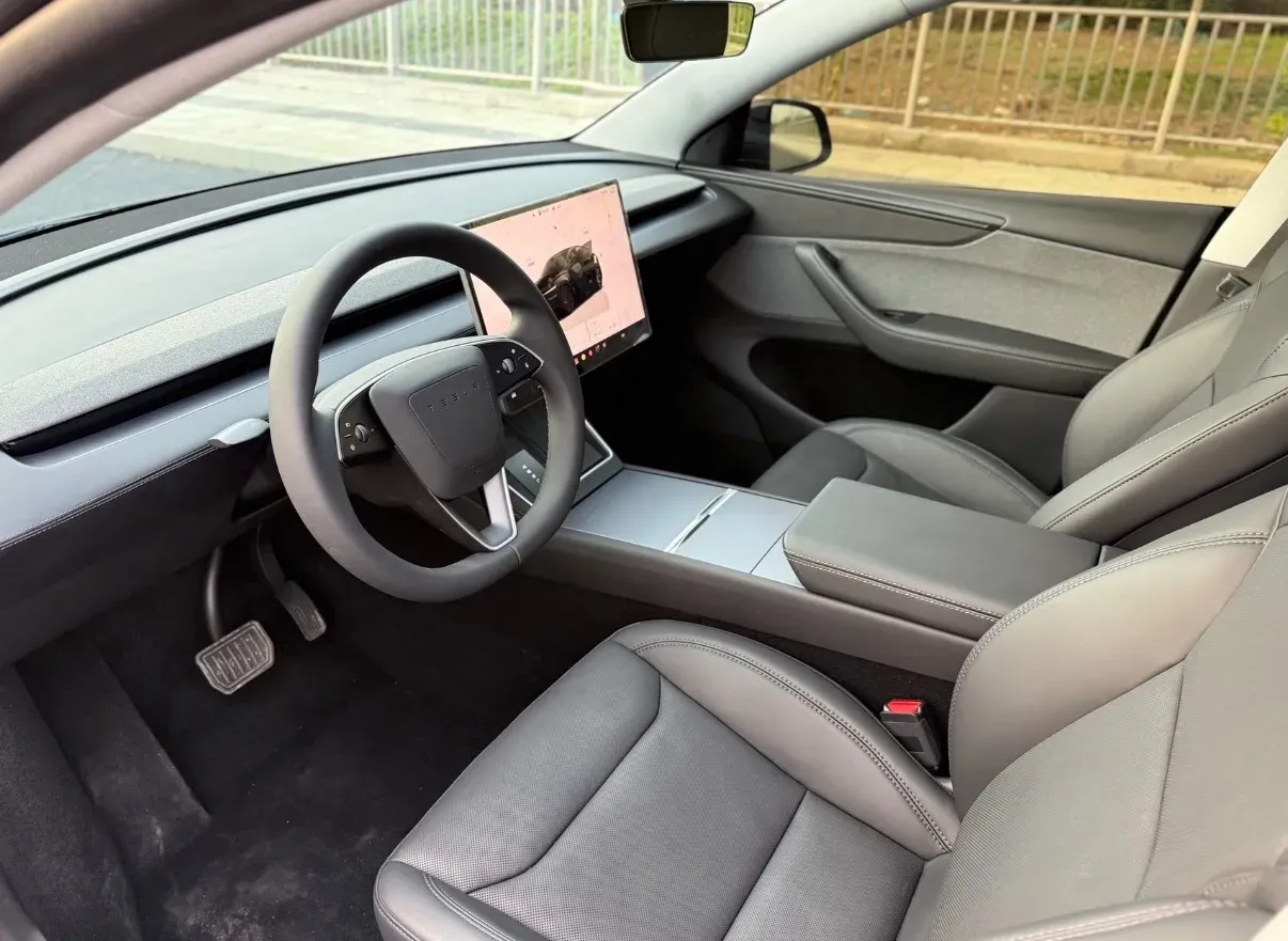 2025 Tesla Model Y BEV 78.4KWH,autocango,china used car exporter,china ev exporter,chinese used car exporter,chinese used ev exporter