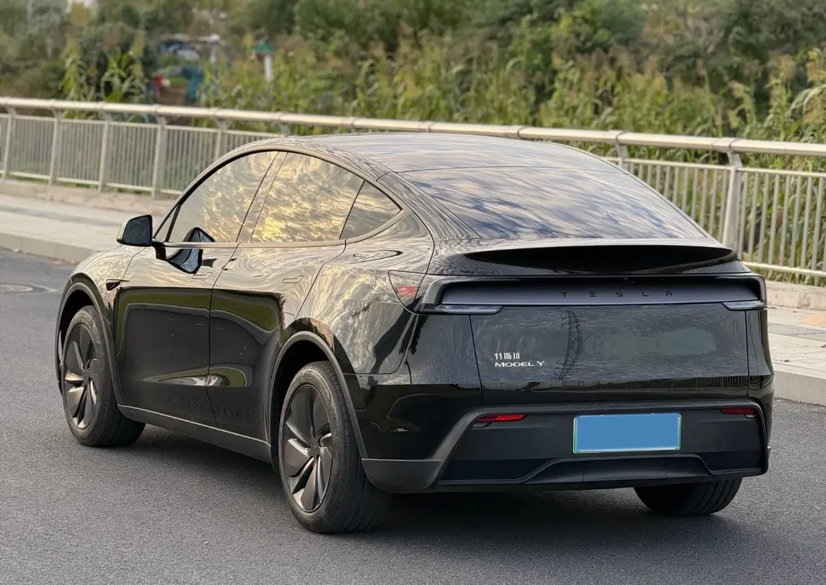 2025 Tesla Model Y BEV 78.4KWH,autocango,china used car exporter,china ev exporter,chinese used car exporter,chinese used ev exporter
