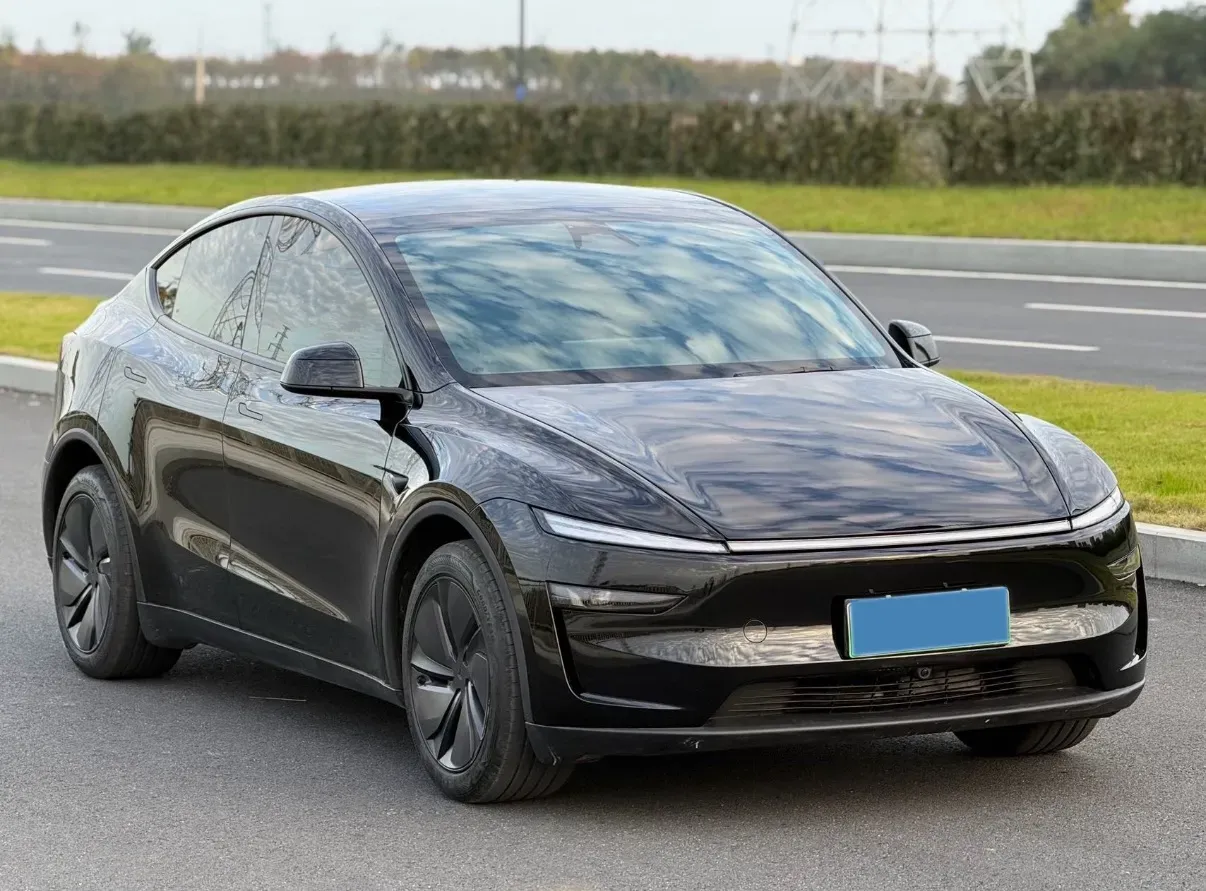 2025 Tesla Model Y BEV 78.4KWH,autocango,china used car exporter,china ev exporter,chinese used car exporter,chinese used ev exporter