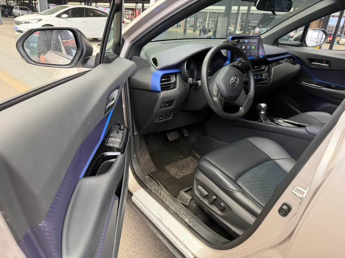 2020 Toyota C-HR 2.0L 171HP L4 CVT,autocango,china used car exporter,china ev exporter,chinese used car exporter,chinese used ev exporter