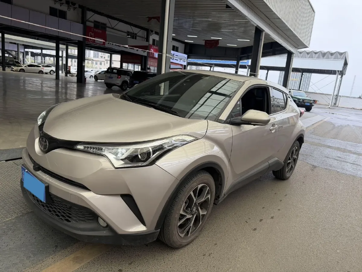 2020 Toyota C-HR 2.0L 171HP L4 CVT,autocango,china used car exporter,china ev exporter,chinese used car exporter,chinese used ev exporter