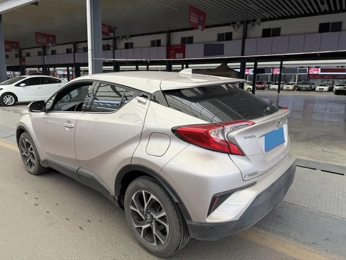 2020 Toyota C-HR 2.0L 171HP L4 CVT,autocango,china used car exporter,china ev exporter,chinese used car exporter,chinese used ev exporter