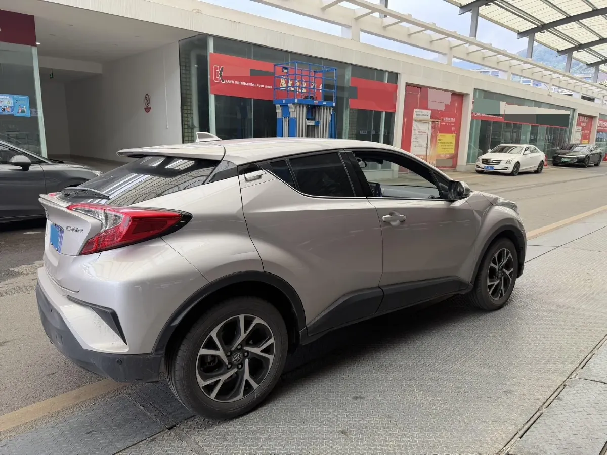 2020 Toyota C-HR 2.0L 171HP L4 CVT,autocango,china used car exporter,china ev exporter,chinese used car exporter,chinese used ev exporter