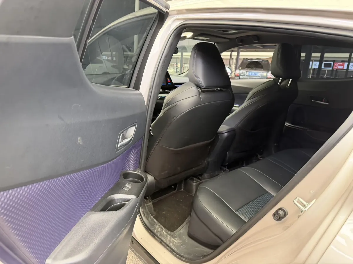 2020 Toyota C-HR 2.0L 171HP L4 CVT,autocango,china used car exporter,china ev exporter,chinese used car exporter,chinese used ev exporter