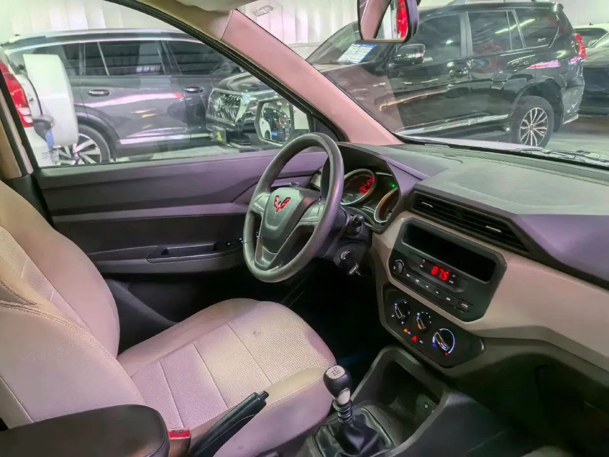 2021 WuLing HongGuang 1.5L 99HP L4 6MT,autocango,china used car exporter,china ev exporter,chinese used car exporter,chinese used ev exporter