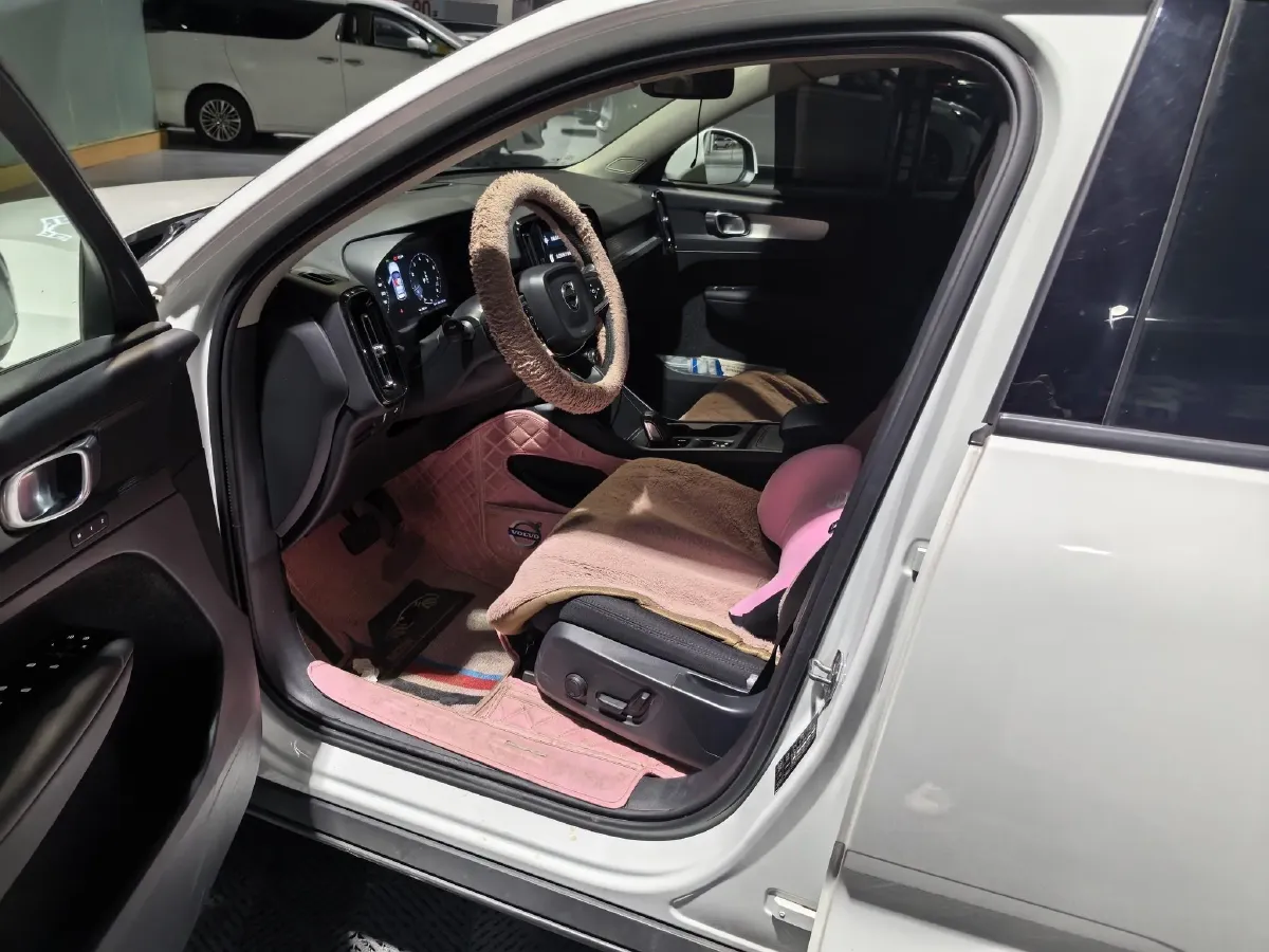 2021 Volvo XC40 2.0T 190HP L4 8AT,autocango,china used car exporter,china ev exporter,chinese used car exporter,chinese used ev exporter