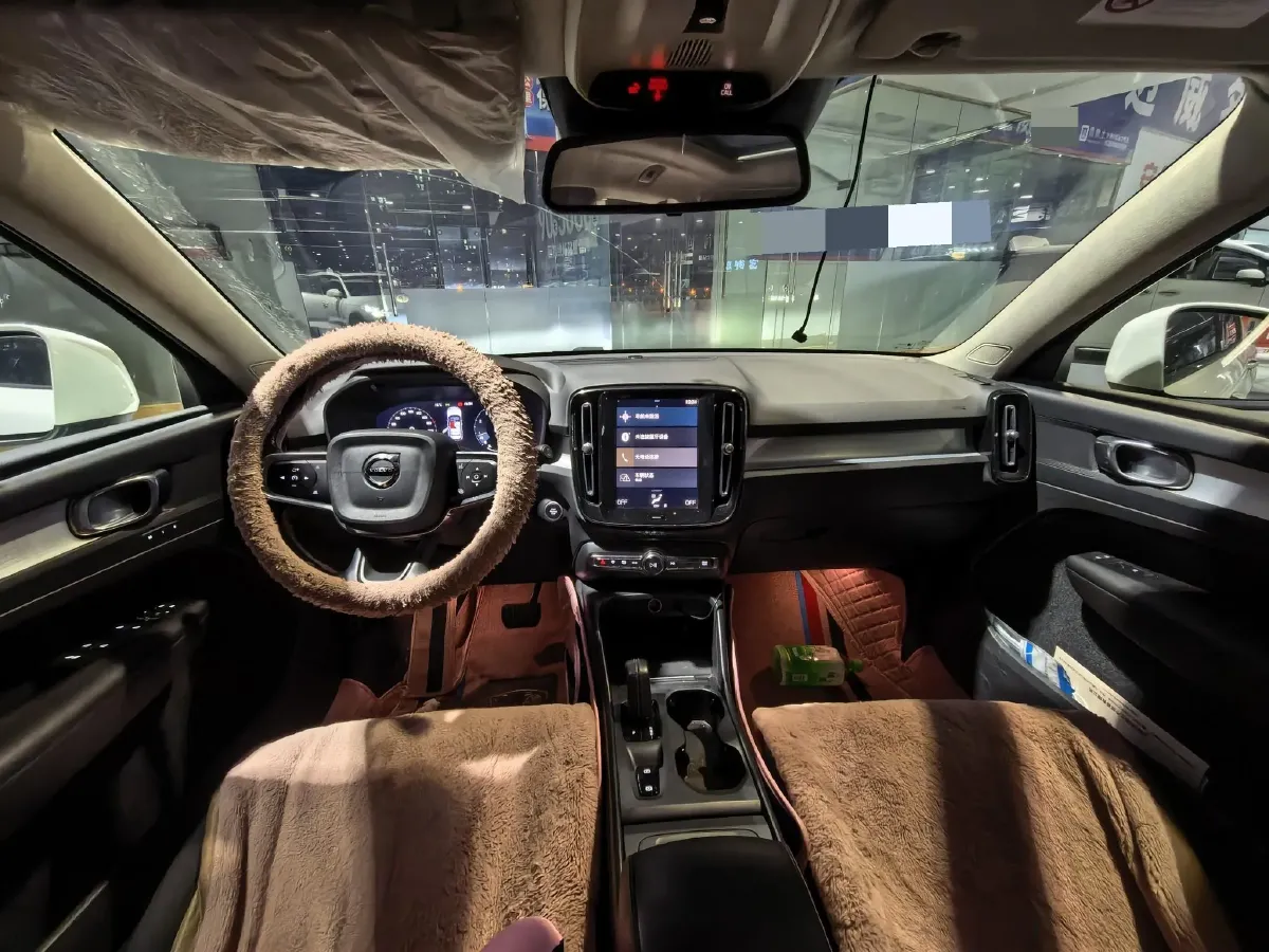 2021 Volvo XC40 2.0T 190HP L4 8AT,autocango,china used car exporter,china ev exporter,chinese used car exporter,chinese used ev exporter