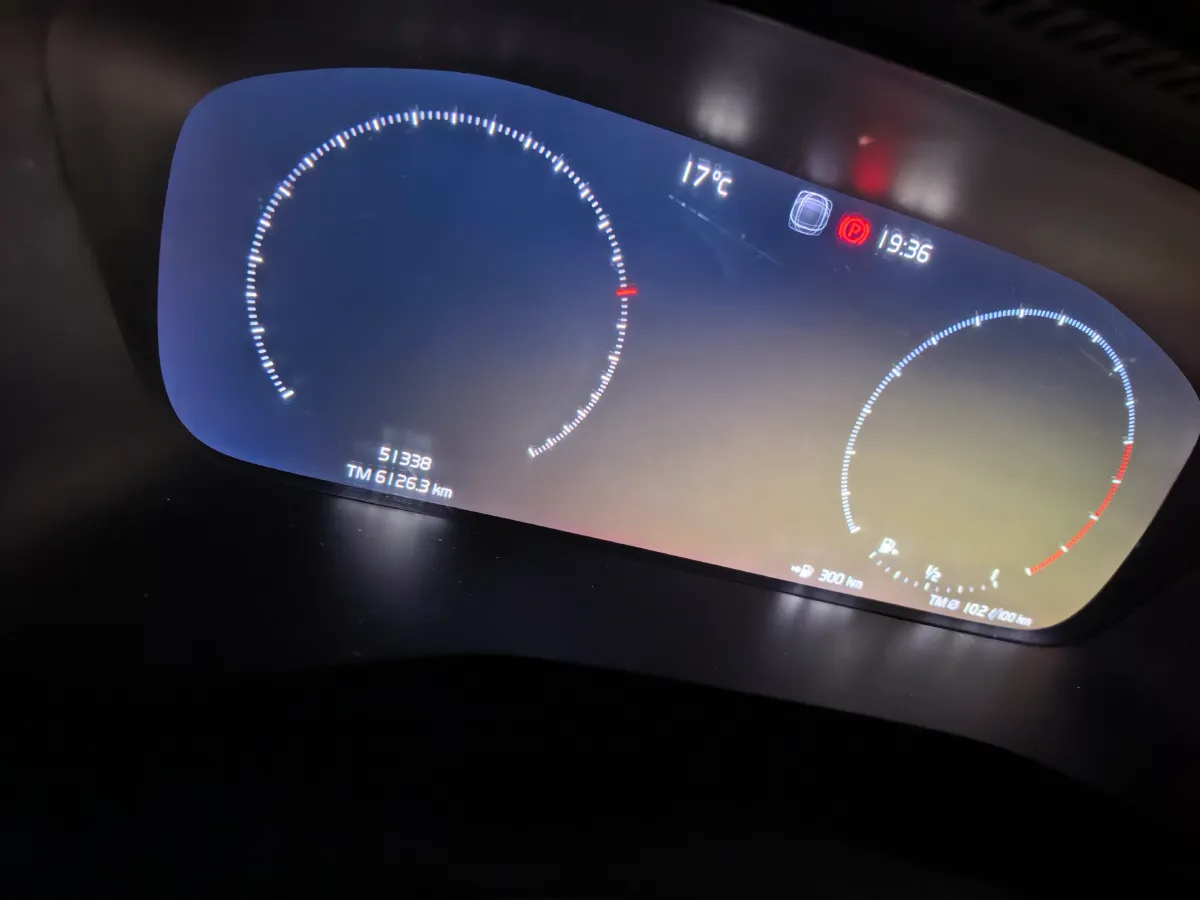 2021 Volvo XC40 2.0T 190HP L4 8AT,autocango,china used car exporter,china ev exporter,chinese used car exporter,chinese used ev exporter