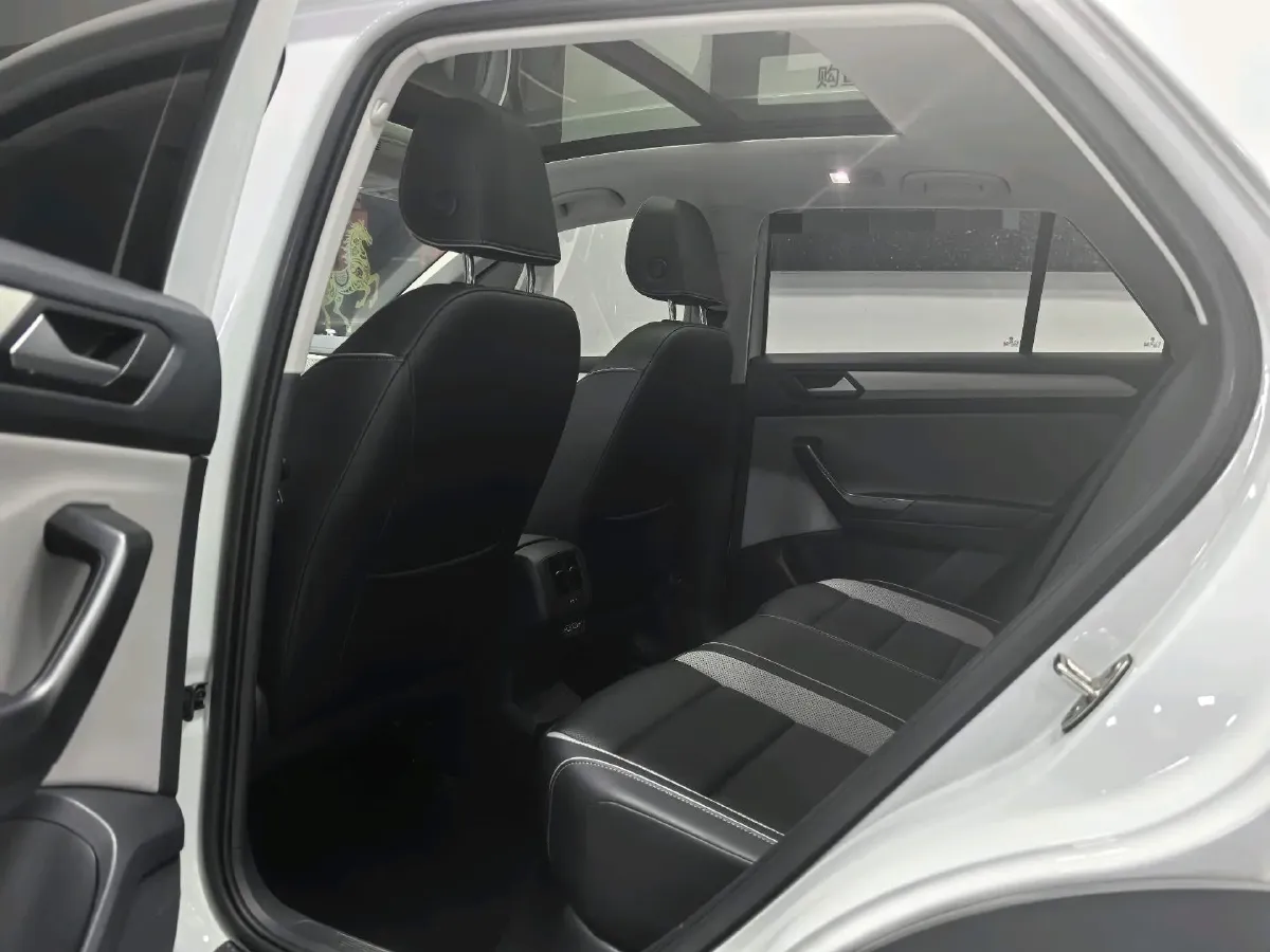 2023 Volkswagen T-Roc 1.4T 150HP L4 7DCT,autocango,china used car exporter,china ev exporter,chinese used car exporter,chinese used ev exporter