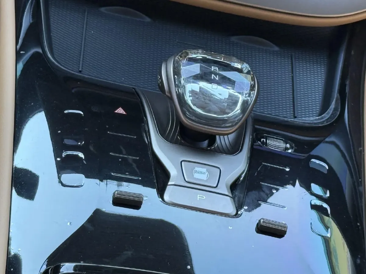 2022 Mercedes-Benz GLC Class 2.0T 197HP L4 9AT,autocango,china used car exporter,china ev exporter,chinese used car exporter,chinese used ev exporter