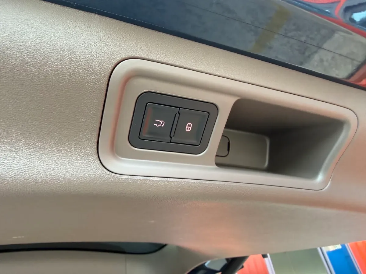 2022 Mercedes-Benz GLC Class 2.0T 197HP L4 9AT,autocango,china used car exporter,china ev exporter,chinese used car exporter,chinese used ev exporter