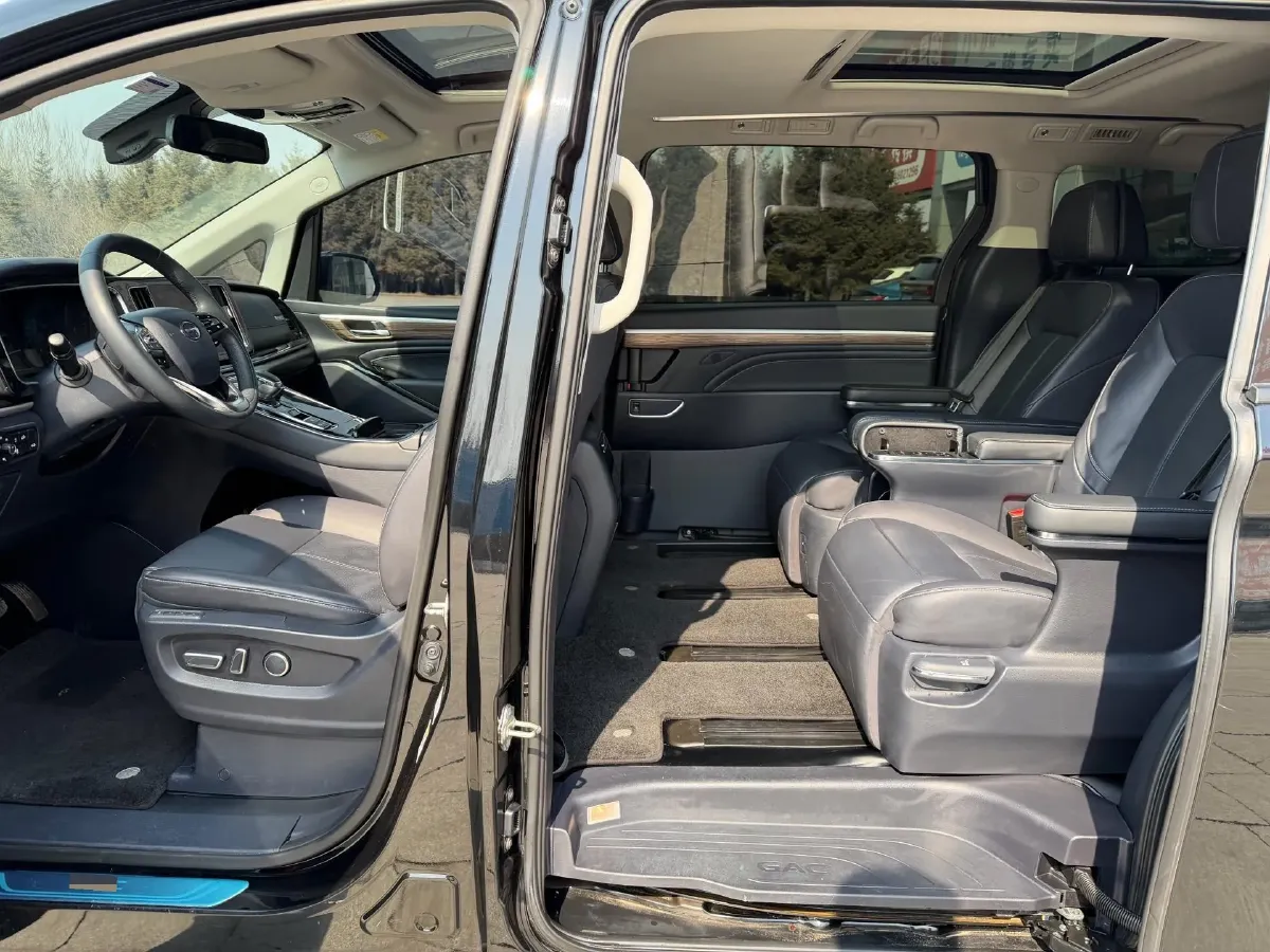 2021 GAC Trumpchi M8 2.0T 252HP L4 8AT,autocango,china used car exporter,china ev exporter,chinese used car exporter,chinese used ev exporter