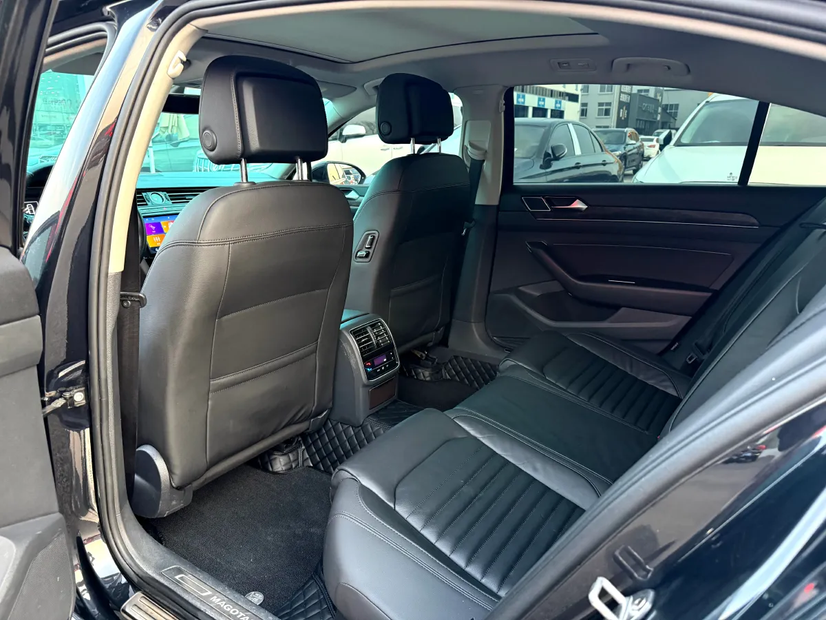 2018 Volkswagen Magotan 1.8T 180HP L4 7DCT,autocango,china used car exporter,china ev exporter,chinese used car exporter,chinese used ev exporter