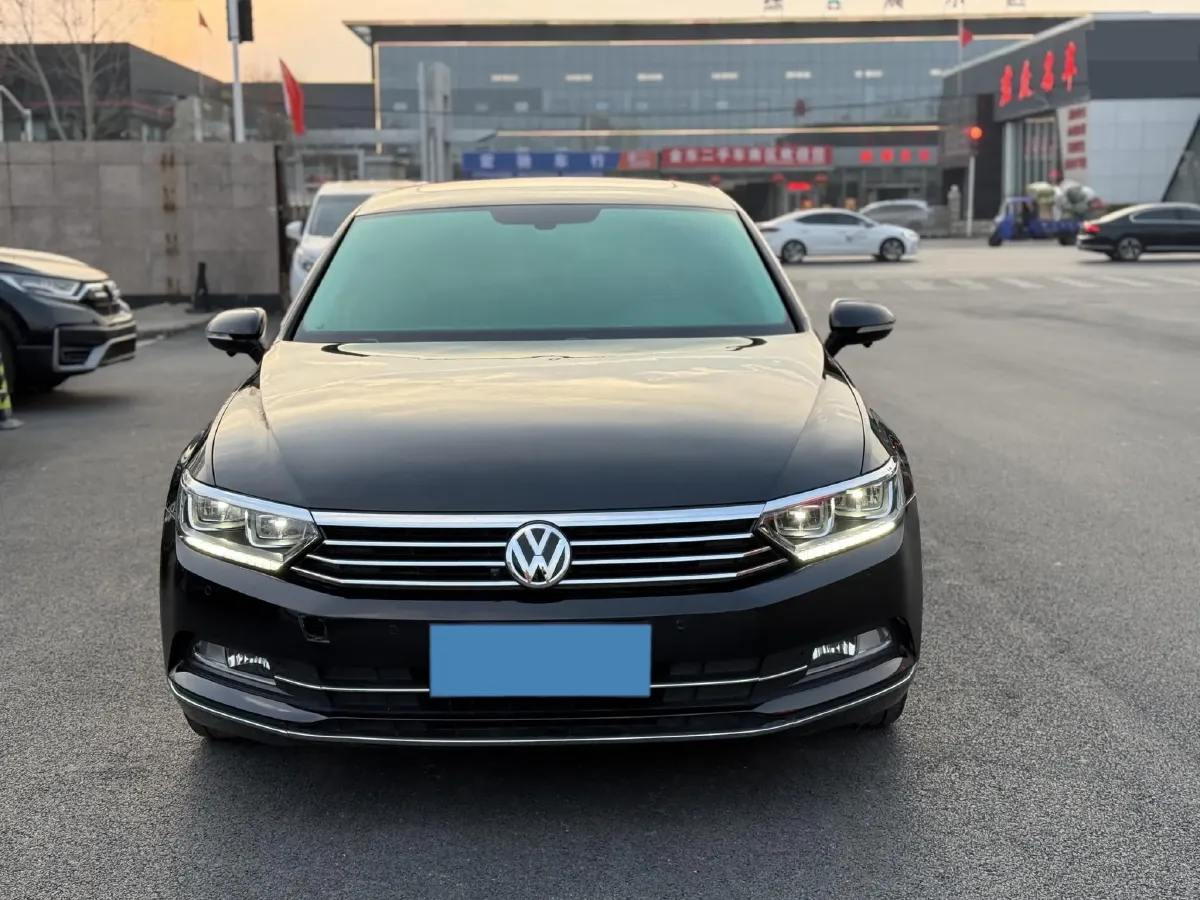 2018 Volkswagen Magotan 1.8T 180HP L4 7DCT,autocango,china used car exporter,china ev exporter,chinese used car exporter,chinese used ev exporter