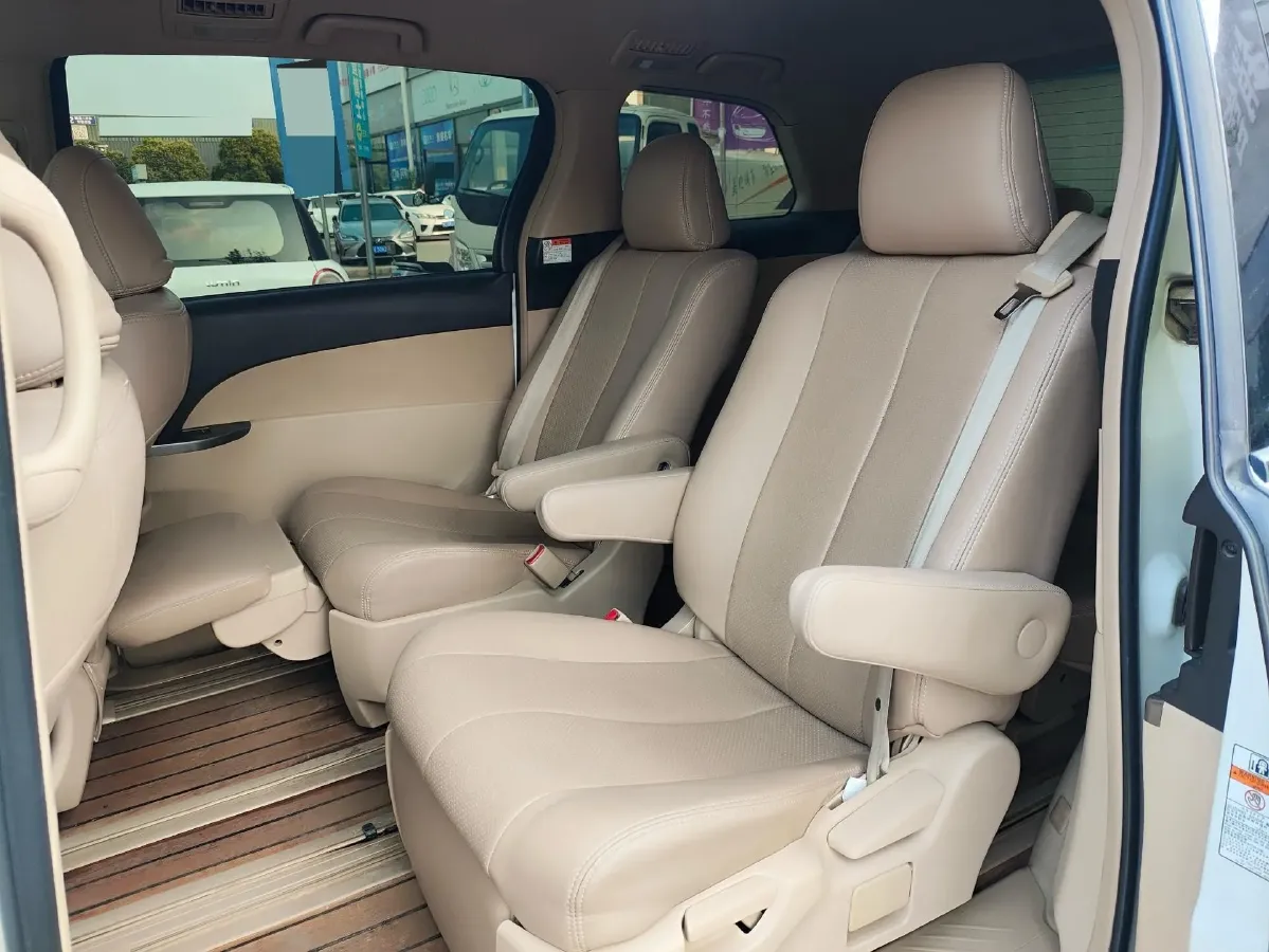 2016 Volkswagen Caravelle 2.0T 204HP L4 7DCT,autocango,china used car exporter,china ev exporter,chinese used car exporter,chinese used ev exporter