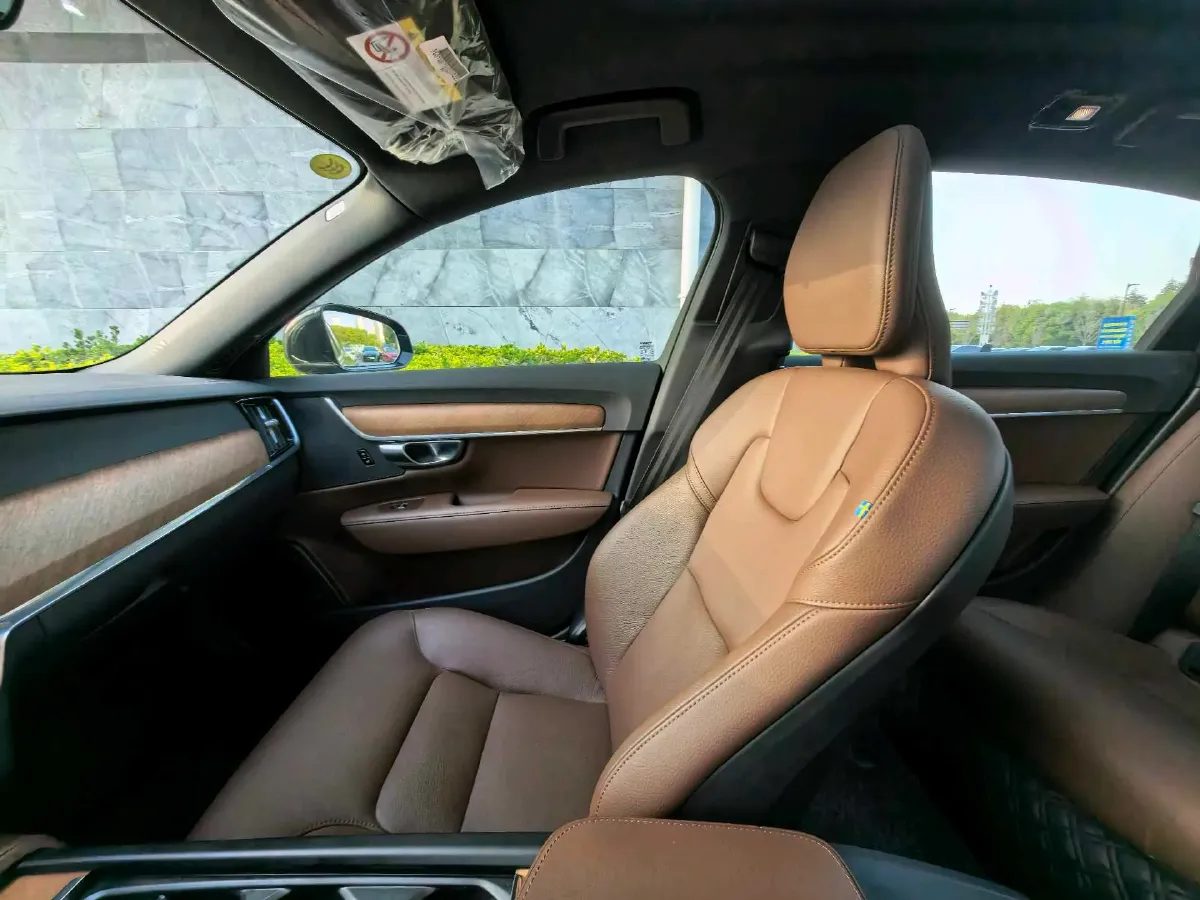 2025 Volvo S90 2.0T 250HP L4 8AT,autocango,china used car exporter,china ev exporter,chinese used car exporter,chinese used ev exporter