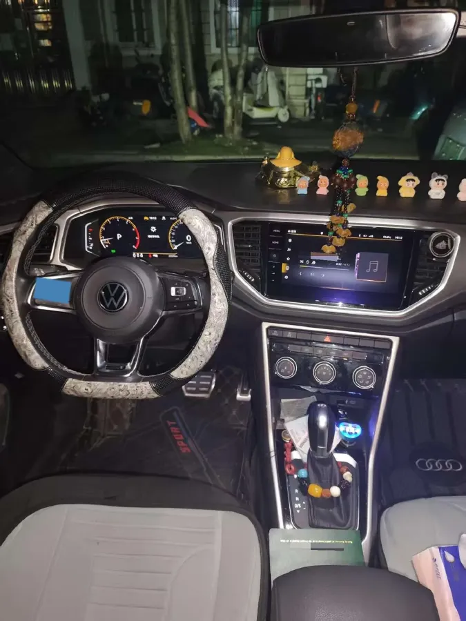 2022 Volkswagen T-Roc 1.4T 150HP L4 7DCT,autocango,china used car exporter,china ev exporter,chinese used car exporter,chinese used ev exporter