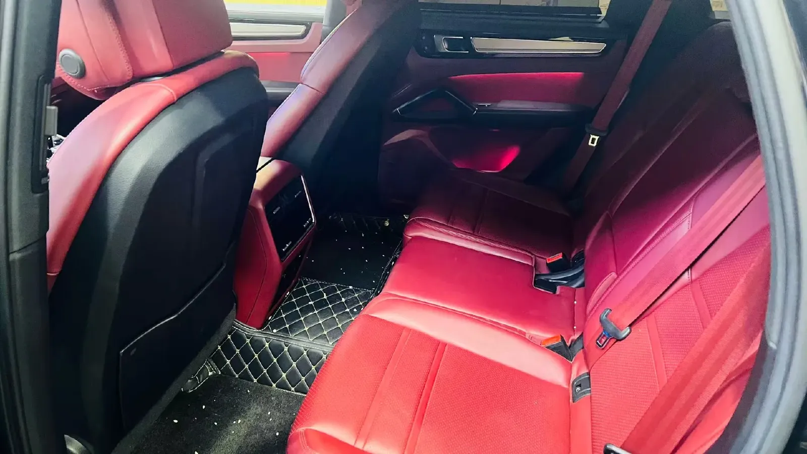 2023 Porsche Cayenne 2.0T 252HP L4 8AT PHEV 17.9KWH,autocango,china used car exporter,china ev exporter,chinese used car exporter,chinese used ev exporter