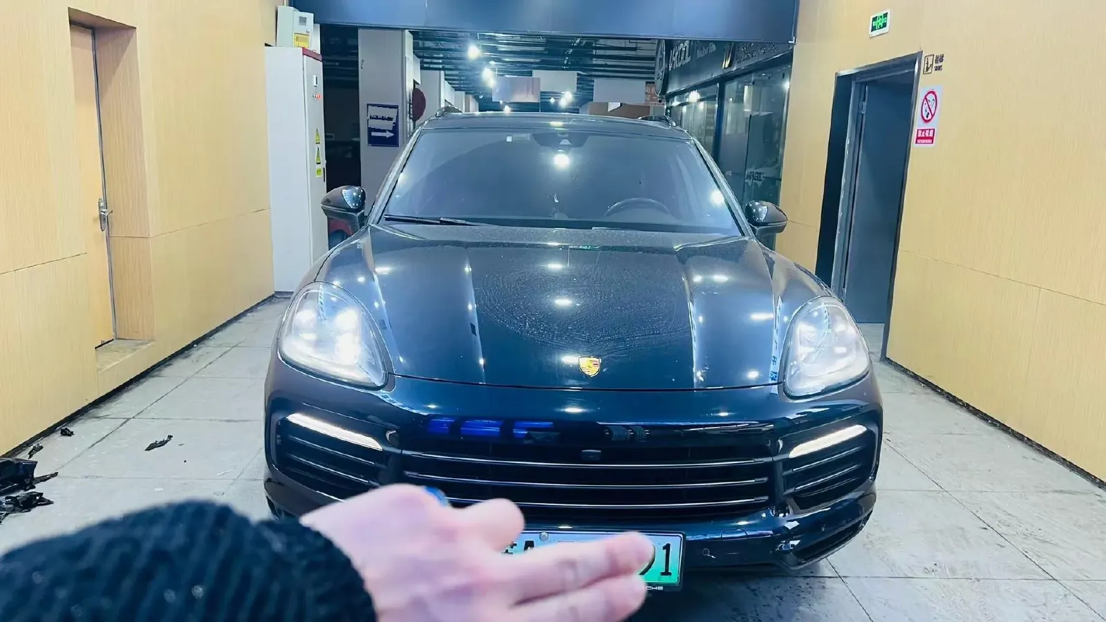 2023 Porsche Cayenne 2.0T 252HP L4 8AT PHEV 17.9KWH,autocango,china used car exporter,china ev exporter,chinese used car exporter,chinese used ev exporter