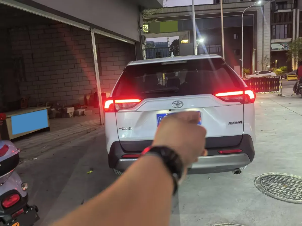 2021 Toyota RAV4 2.0L 171HP L4 CVT,autocango,china used car exporter,china ev exporter,chinese used car exporter,chinese used ev exporter