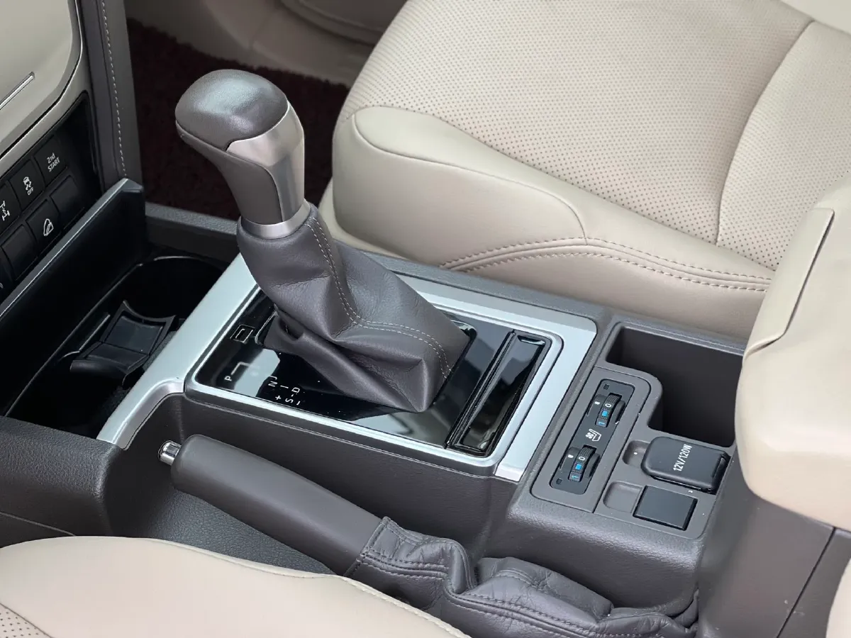 2023 Iveco DeYi 2.5T 122HP L4 6AT,autocango,china used car exporter,china ev exporter,chinese used car exporter,chinese used ev exporter