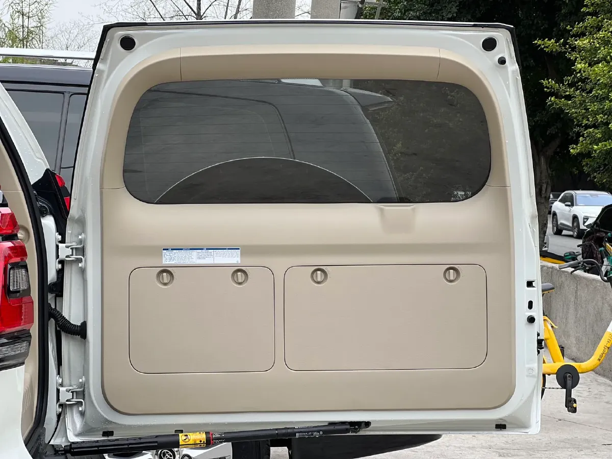 2023 Iveco DeYi 2.5T 122HP L4 6AT,autocango,china used car exporter,china ev exporter,chinese used car exporter,chinese used ev exporter