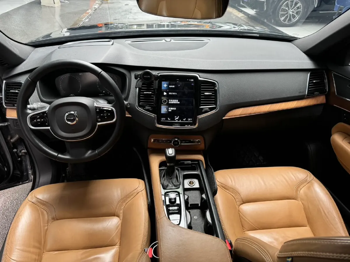 2018 Volvo XC90 2.0T 320HP L4 8AT,autocango,china used car exporter,china ev exporter,chinese used car exporter,chinese used ev exporter