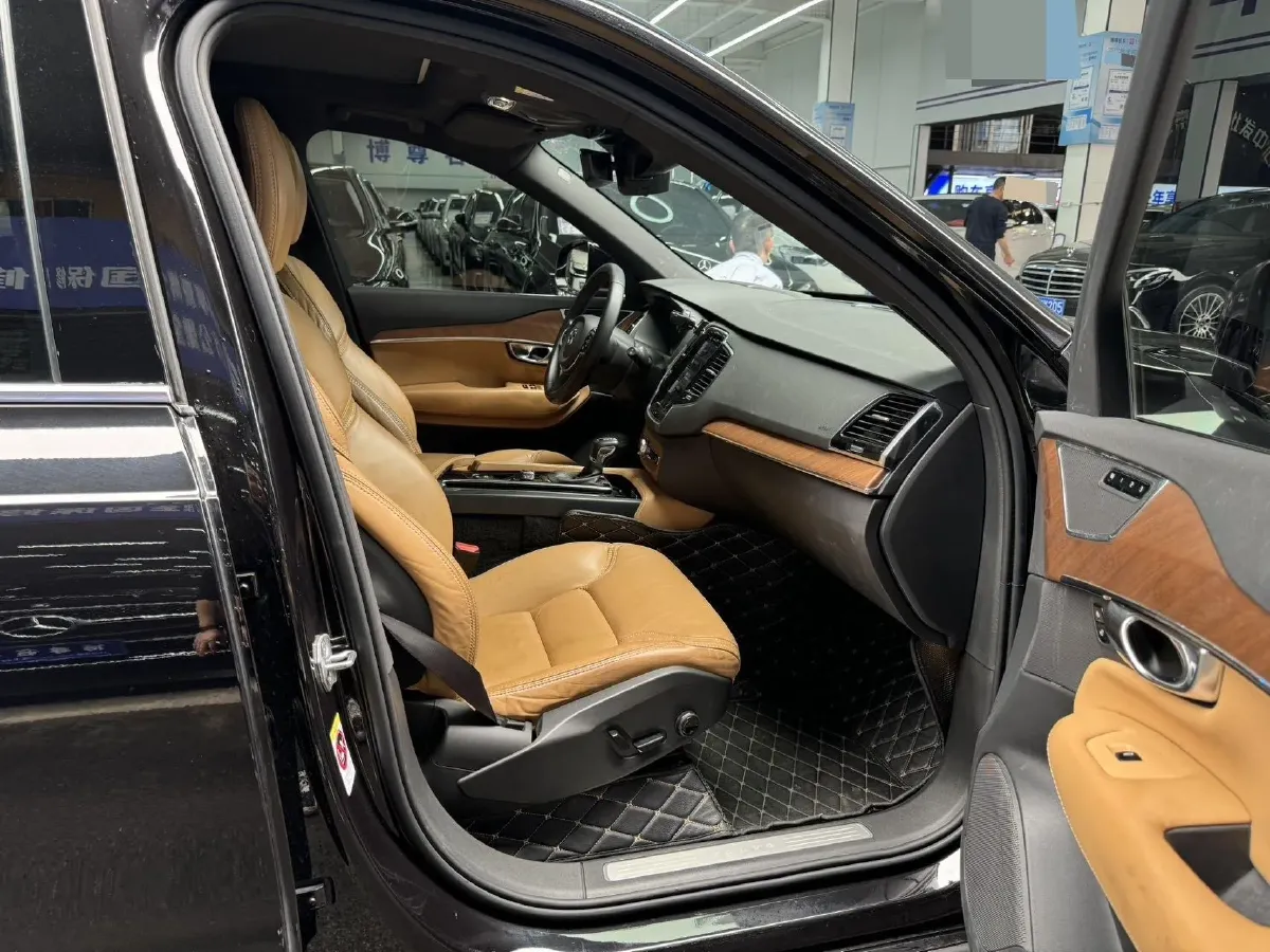 2018 Volvo XC90 2.0T 320HP L4 8AT,autocango,china used car exporter,china ev exporter,chinese used car exporter,chinese used ev exporter