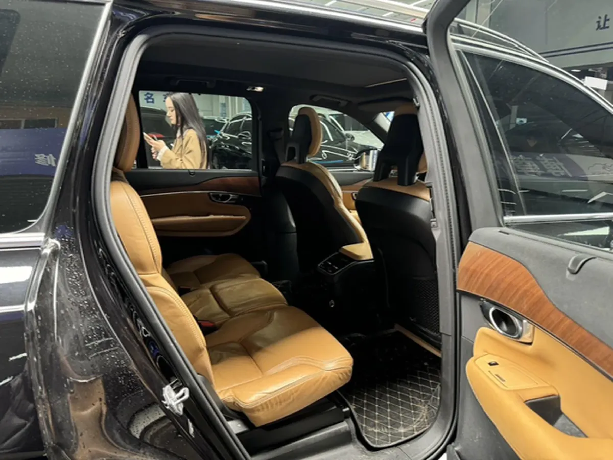 2018 Volvo XC90 2.0T 320HP L4 8AT,autocango,china used car exporter,china ev exporter,chinese used car exporter,chinese used ev exporter