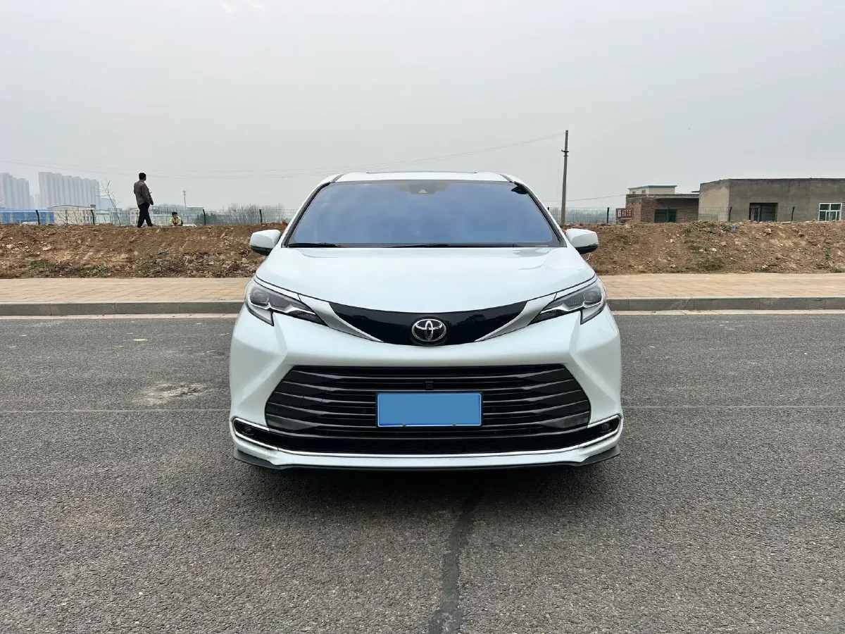 2024 Toyota Sienna 2.5L 189HP L4 E-CVT Hybrid,autocango,china used car exporter,china ev exporter,chinese used car exporter,chinese used ev exporter