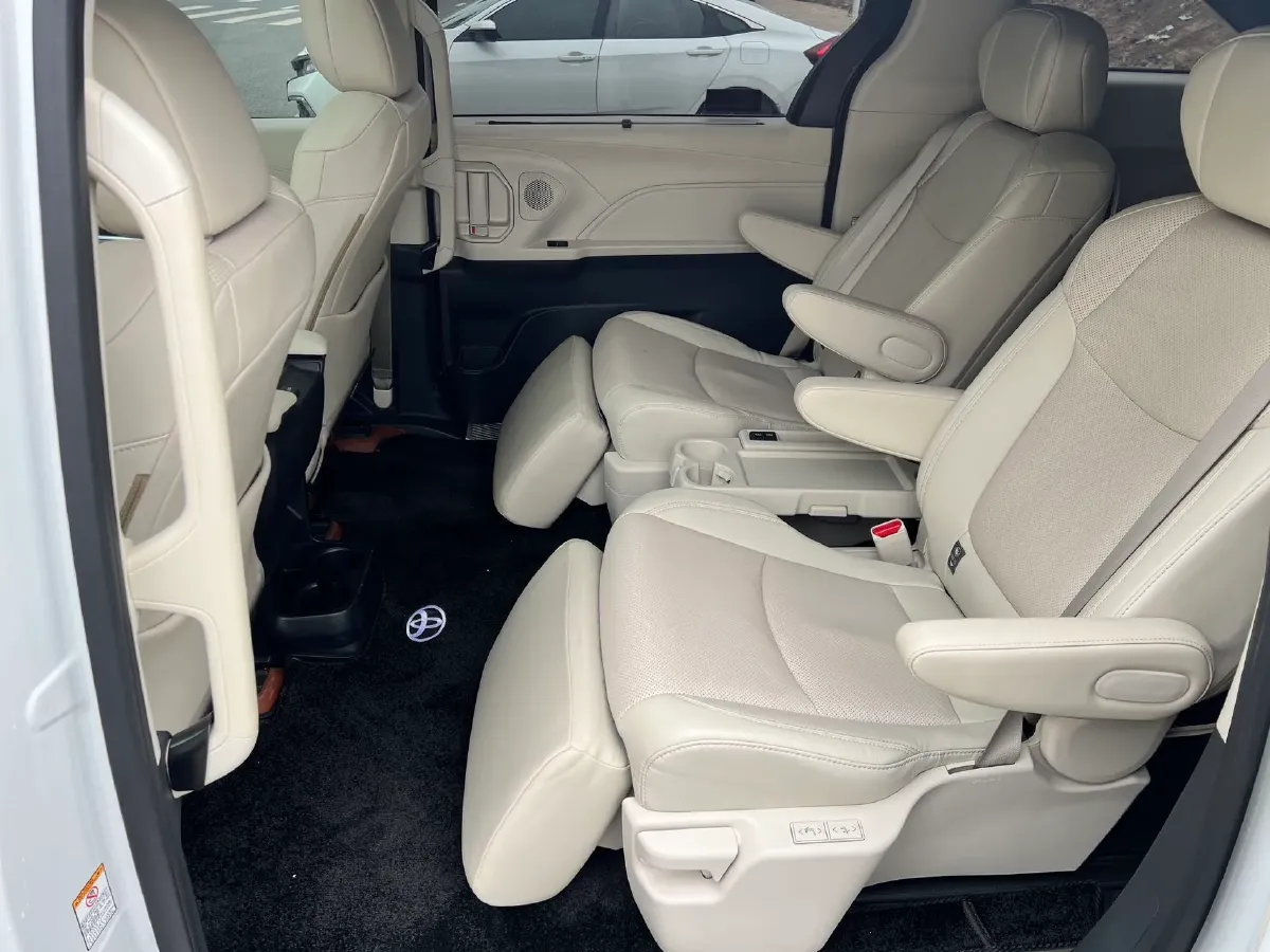 2024 Toyota Sienna 2.5L 189HP L4 E-CVT Hybrid,autocango,china used car exporter,china ev exporter,chinese used car exporter,chinese used ev exporter