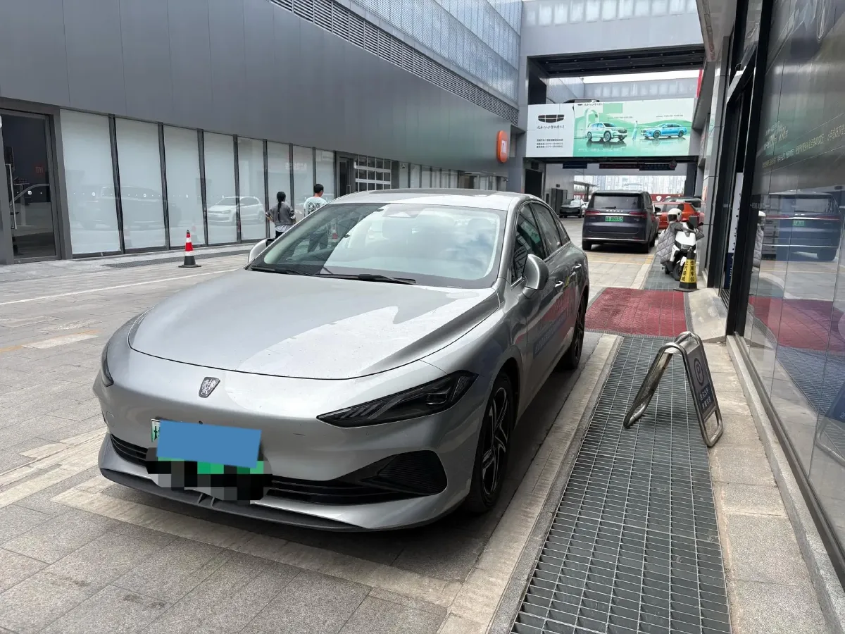 2023 Roewe D7 1.5L 112HP L4 1DHT PHEV 21.4KWH,autocango,china used car exporter,china ev exporter,chinese used car exporter,chinese used ev exporter