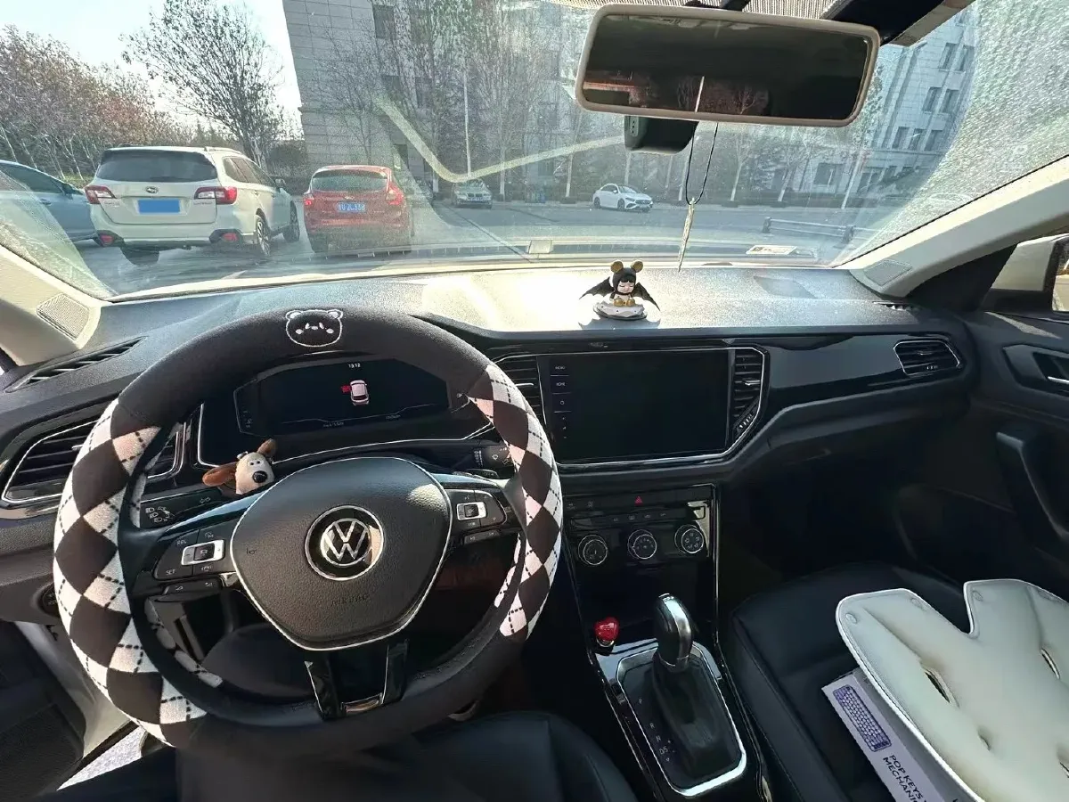 2021 Volkswagen T-Roc 1.4T 150HP L4 7DCT,autocango,china used car exporter,china ev exporter,chinese used car exporter,chinese used ev exporter