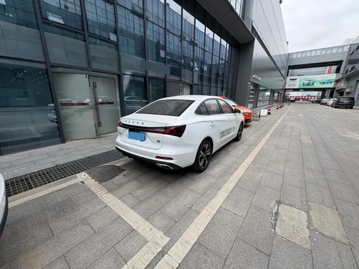 2023 Roewe i5 1.5L 129HP L4 CVT,autocango,china used car exporter,china ev exporter,chinese used car exporter,chinese used ev exporter