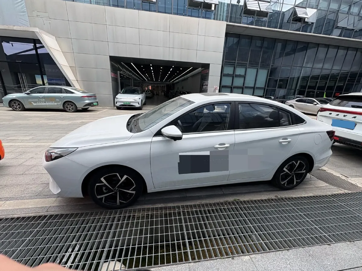 2023 Roewe i5 1.5L 129HP L4 CVT,autocango,china used car exporter,china ev exporter,chinese used car exporter,chinese used ev exporter