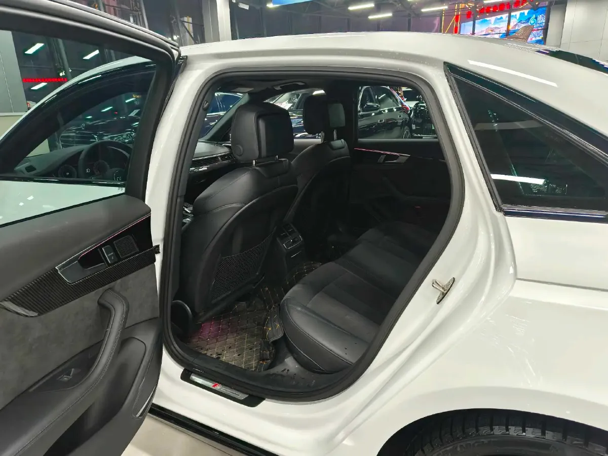 2024 Audi A4L 2.0T 245HP L4 7DCT,autocango,china used car exporter,china ev exporter,chinese used car exporter,chinese used ev exporter