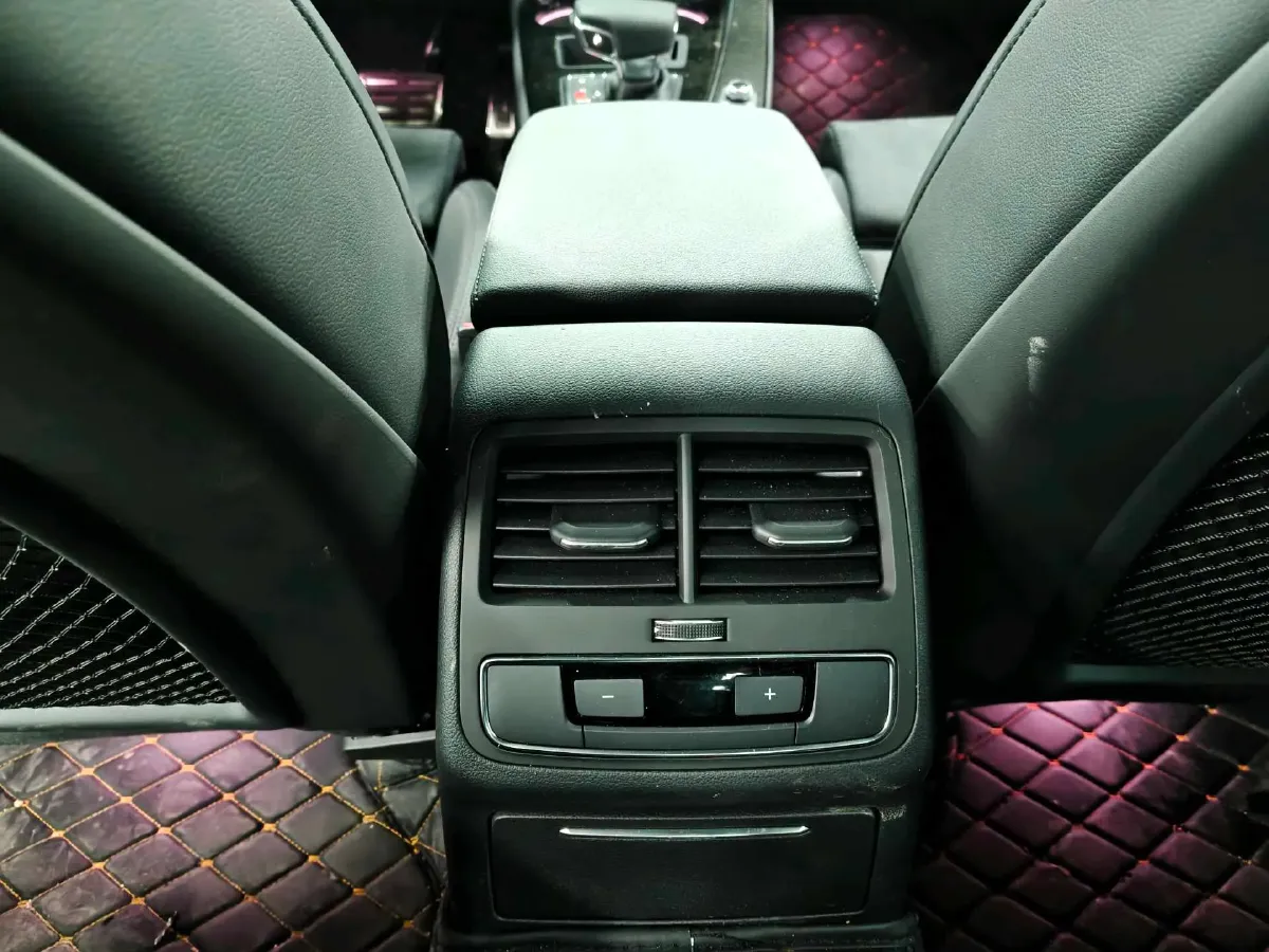 2024 Audi A4L 2.0T 245HP L4 7DCT,autocango,china used car exporter,china ev exporter,chinese used car exporter,chinese used ev exporter