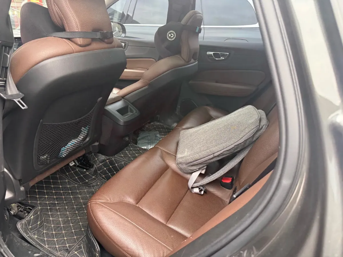 2020 Volvo XC60 2.0T 254HP L4 8AT,autocango,china used car exporter,china ev exporter,chinese used car exporter,chinese used ev exporter