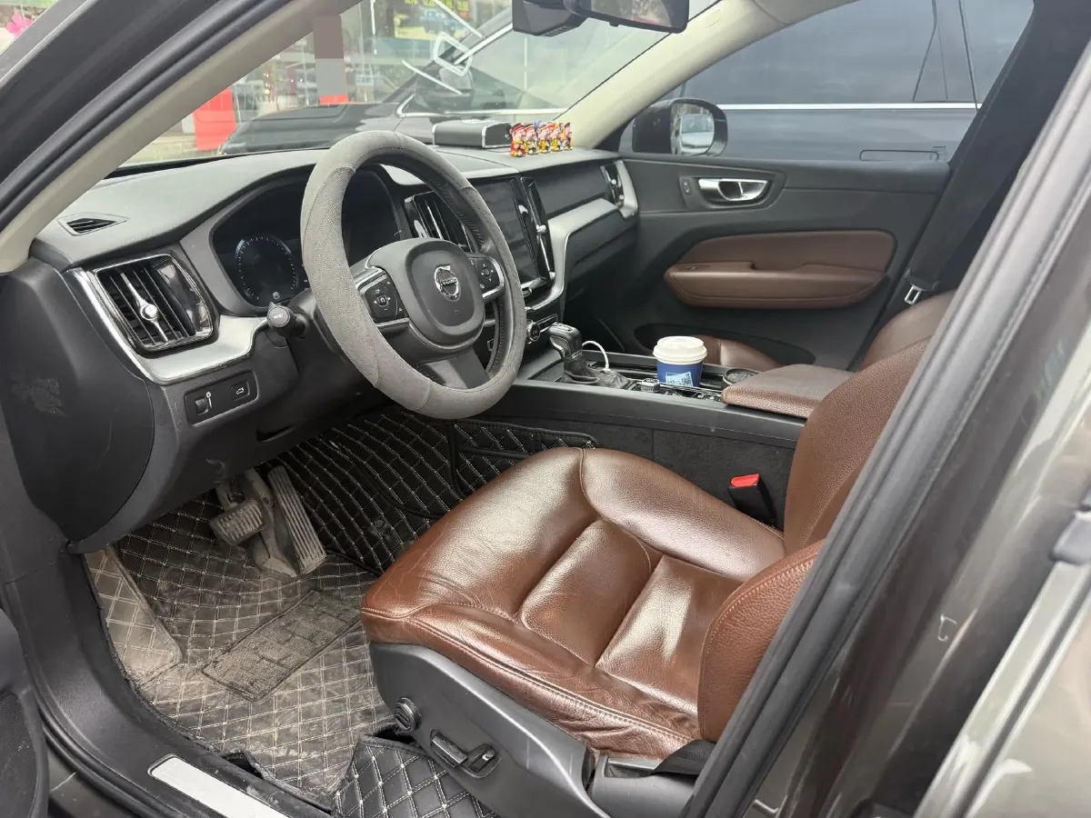 2020 Volvo XC60 2.0T 254HP L4 8AT,autocango,china used car exporter,china ev exporter,chinese used car exporter,chinese used ev exporter