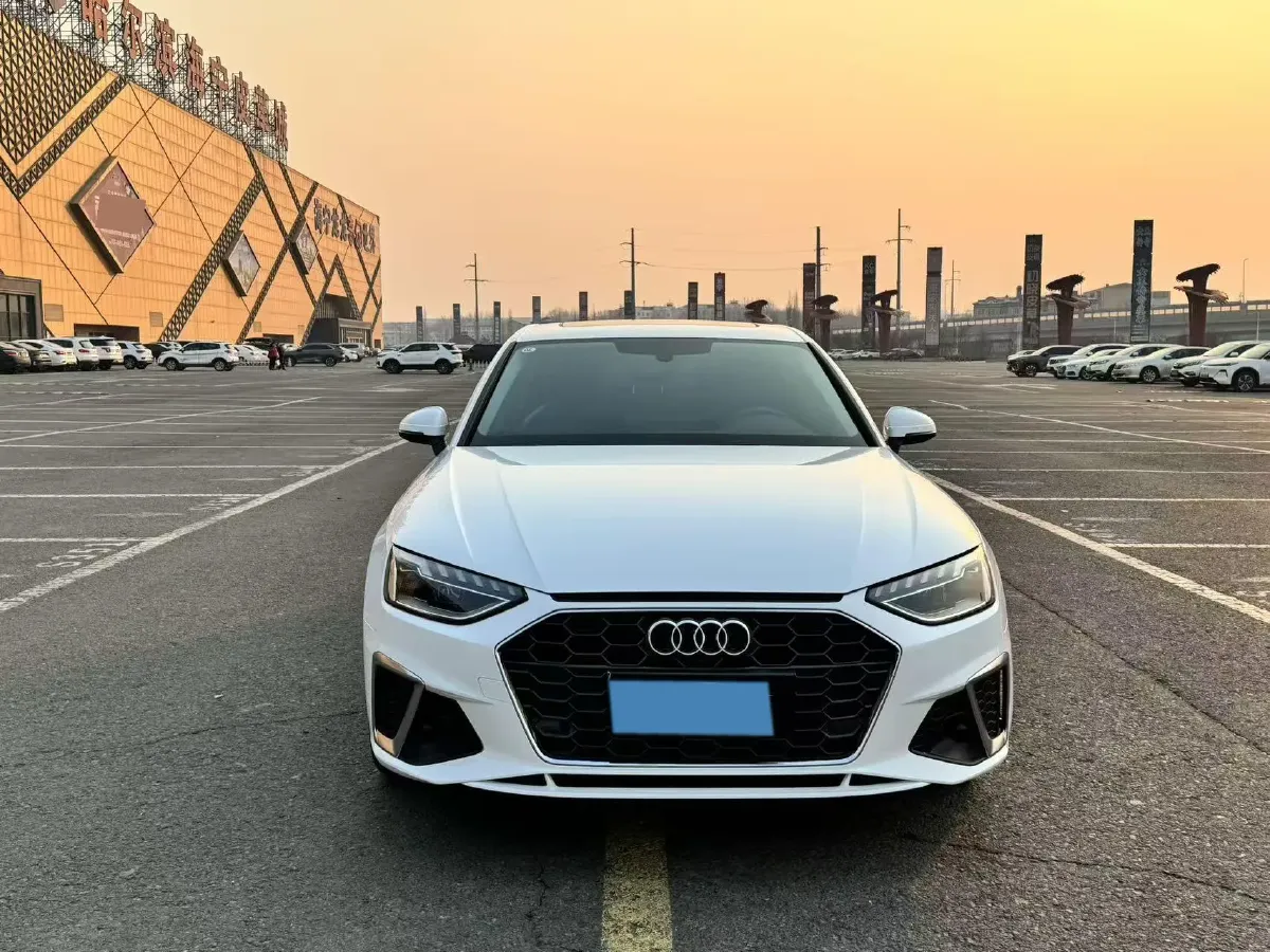 2023 Audi A4L 2.0T 190HP L4 7DCT,autocango,china used car exporter,china ev exporter,chinese used car exporter,chinese used ev exporter