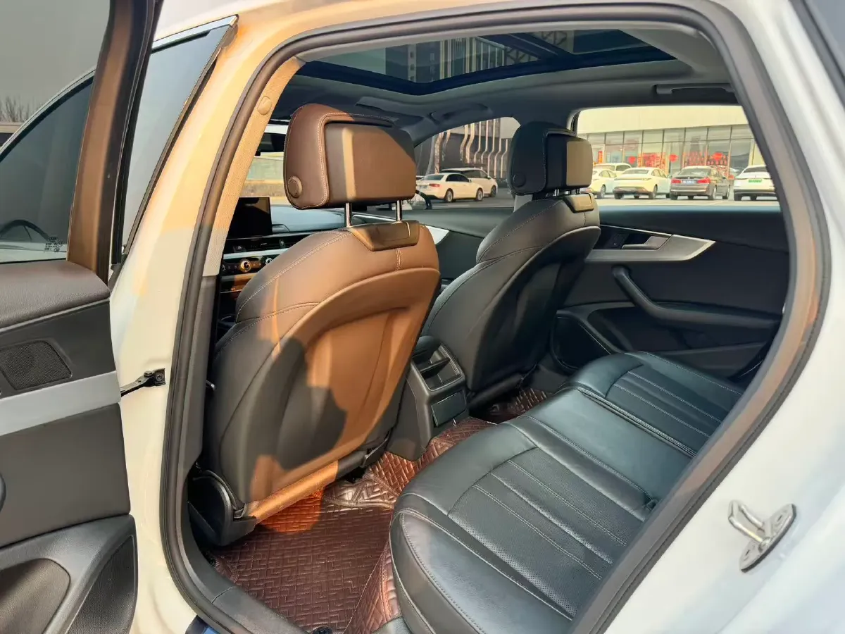 2023 Audi A4L 2.0T 190HP L4 7DCT,autocango,china used car exporter,china ev exporter,chinese used car exporter,chinese used ev exporter