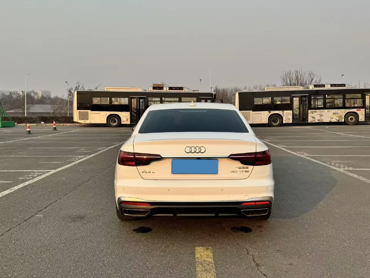 2023 Audi A4L 2.0T 190HP L4 7DCT,autocango,china used car exporter,china ev exporter,chinese used car exporter,chinese used ev exporter