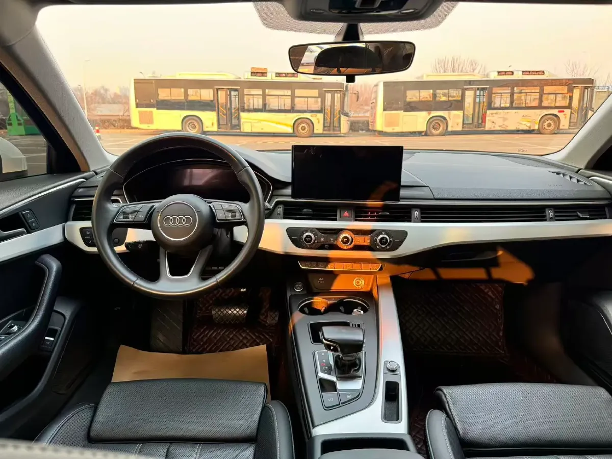 2023 Audi A4L 2.0T 190HP L4 7DCT,autocango,china used car exporter,china ev exporter,chinese used car exporter,chinese used ev exporter