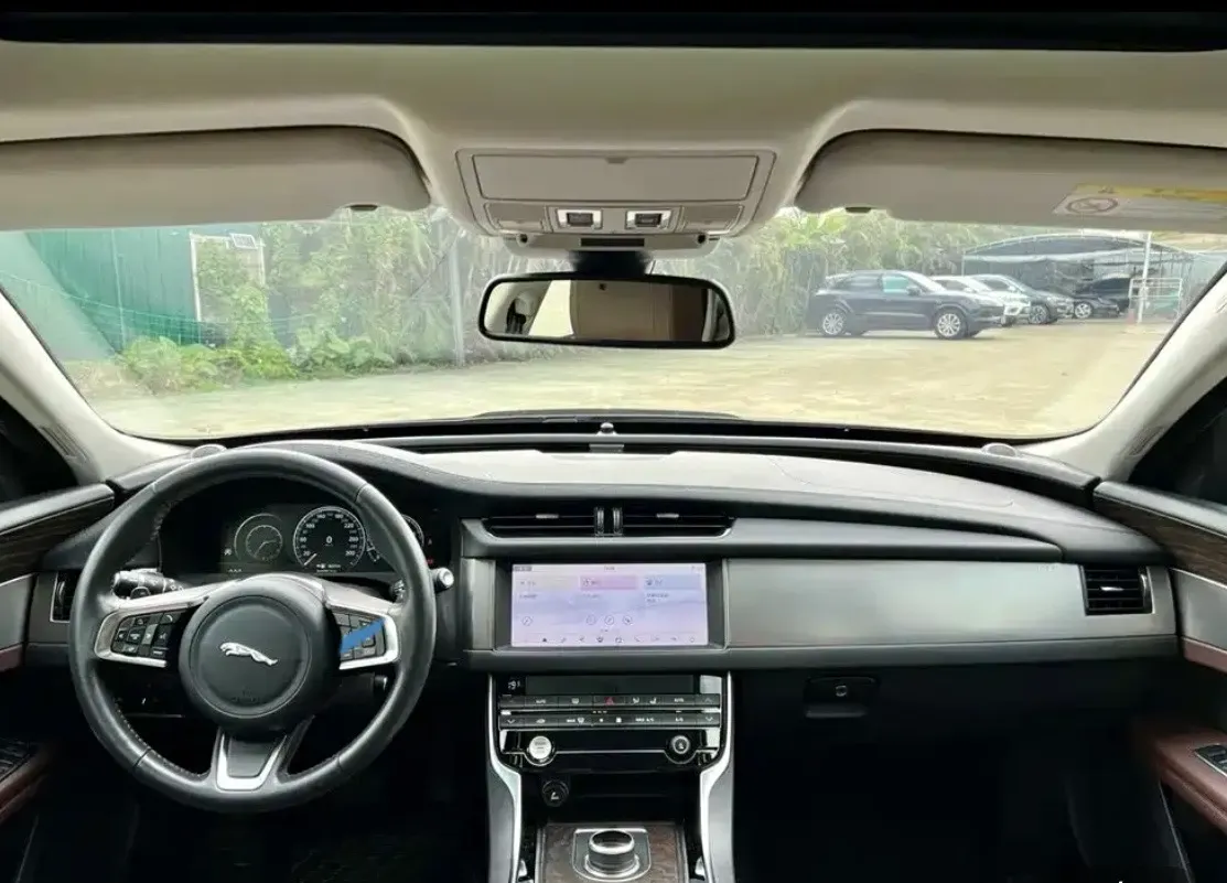 2020 Jaguar XFL 2.0T 250HP L4 8AT,autocango,china used car exporter,china ev exporter,chinese used car exporter,chinese used ev exporter