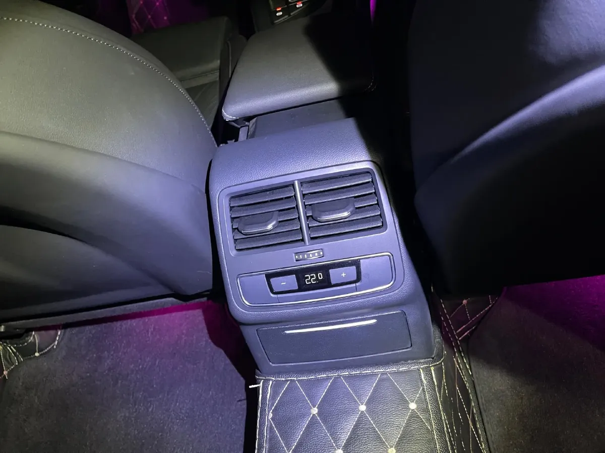 2020 Audi A4L 2.0T 190HP L4 7DCT,autocango,china used car exporter,china ev exporter,chinese used car exporter,chinese used ev exporter