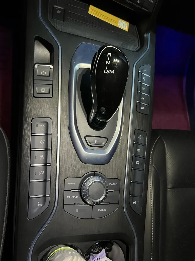 2021 WEY VV6 2.0T 227HP L4 7DCT,autocango,china used car exporter,china ev exporter,chinese used car exporter,chinese used ev exporter