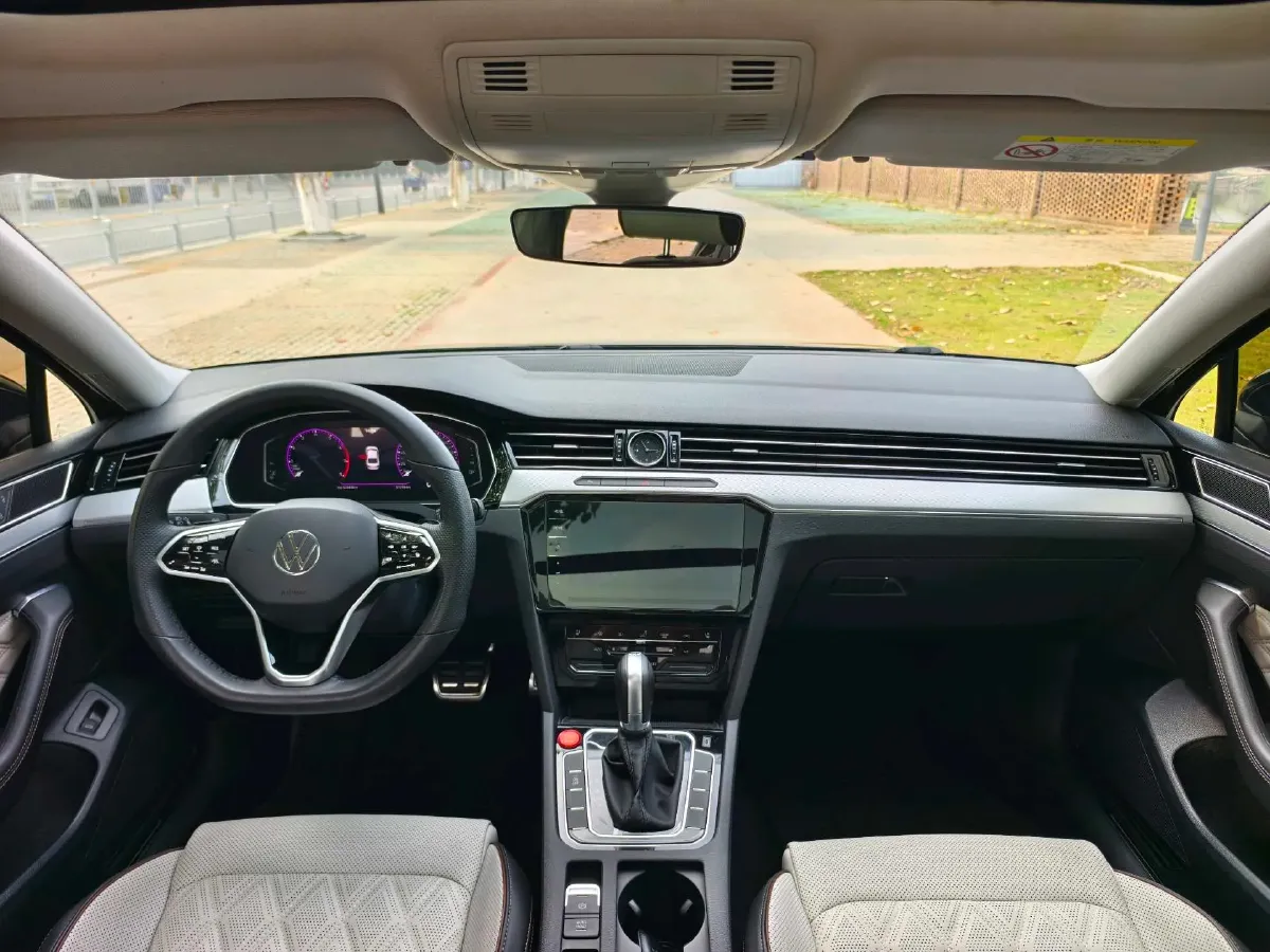 2023 Volkswagen Magotan 2.0T 186HP L4 7DCT,autocango,china used car exporter,china ev exporter,chinese used car exporter,chinese used ev exporter