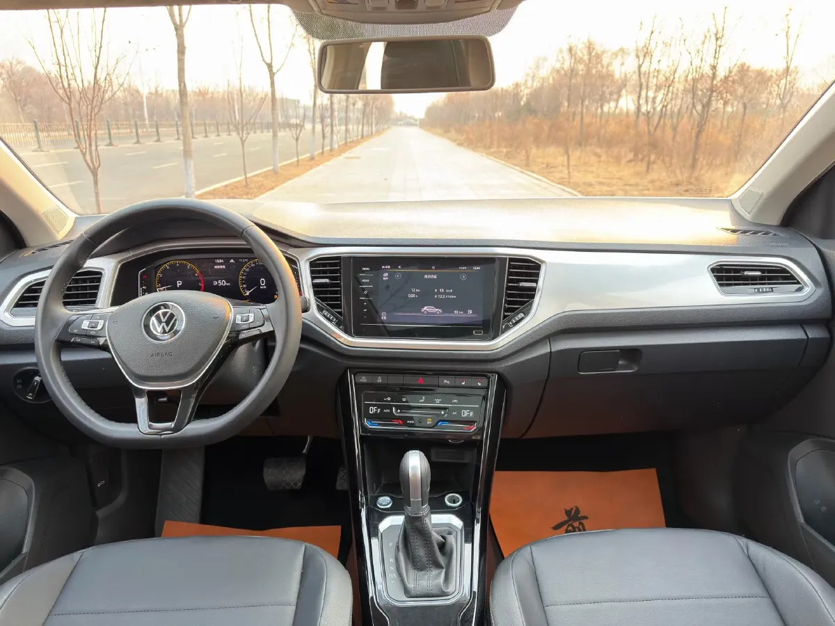 2022 Volkswagen T-Roc 1.4T 150HP L4 7DCT,autocango,china used car exporter,china ev exporter,chinese used car exporter,chinese used ev exporter